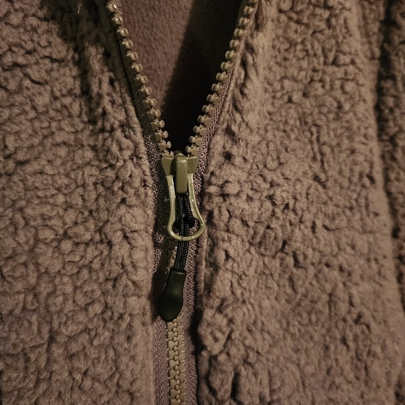 FLASH SALE 🔥 Amazon Essentials Gray Full Zip Fuzzy Vest Size S - Picture 2 of 10